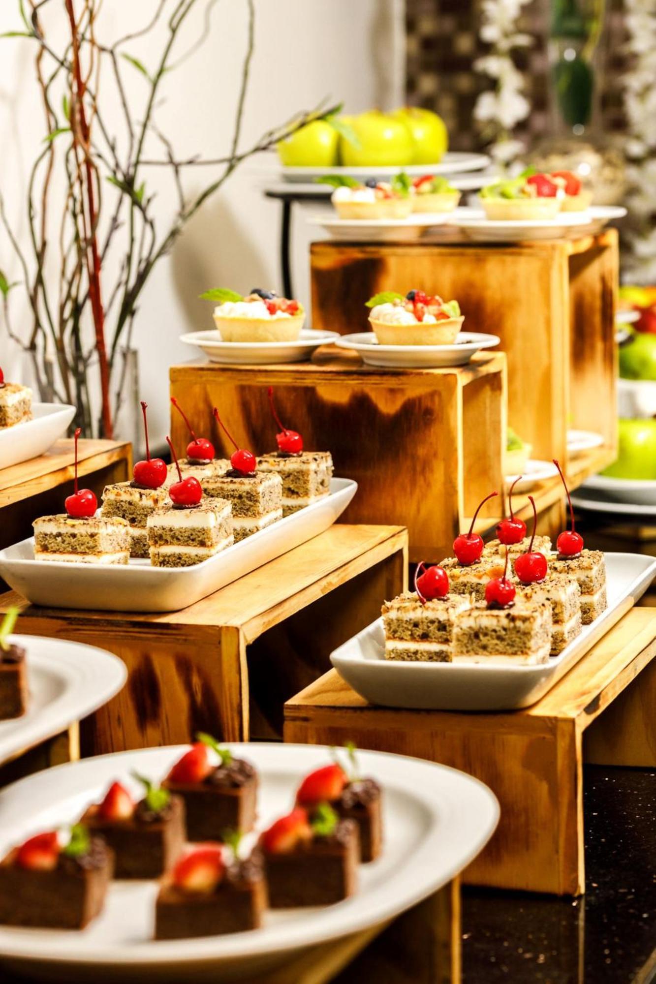 レアル イン ティファナ エクステリア 写真 A dessert buffet